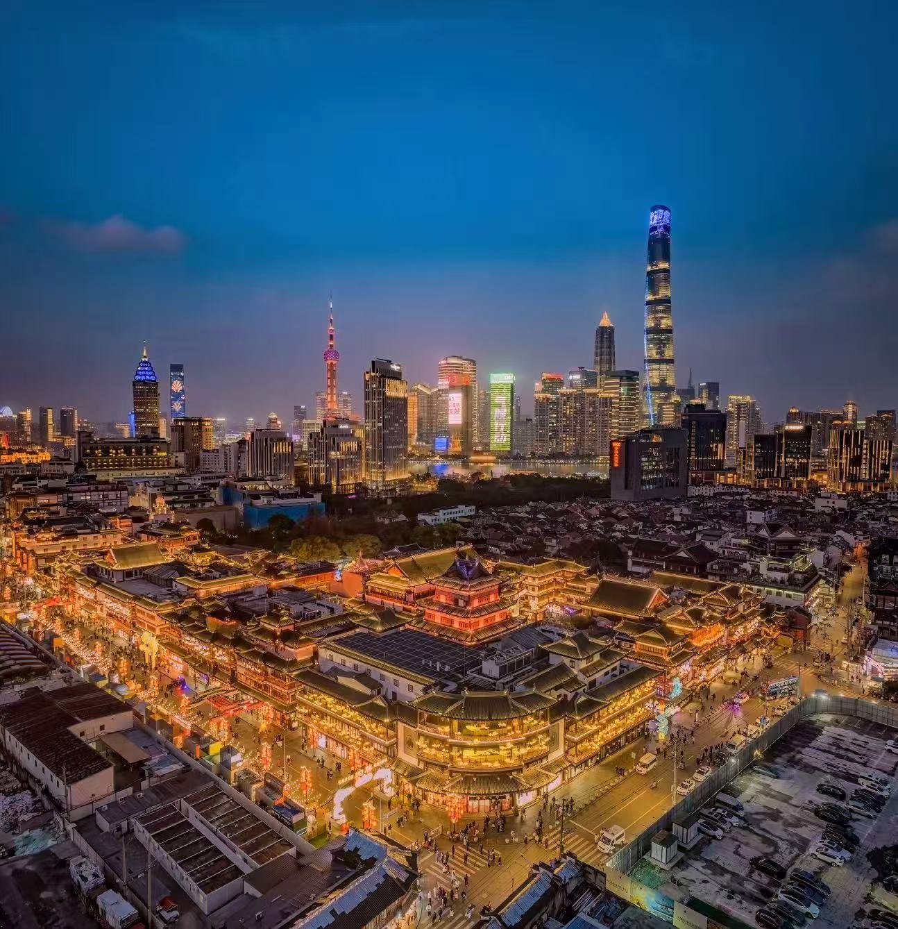 Yu Garden with the Pudong skyline at blue hour