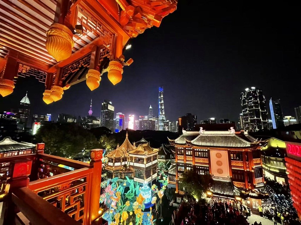 Wide night view of Yu Garden